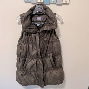 Gap Women’s Maternity Puffer Vest / Size S / Brownish Gray / Excellent Condition
